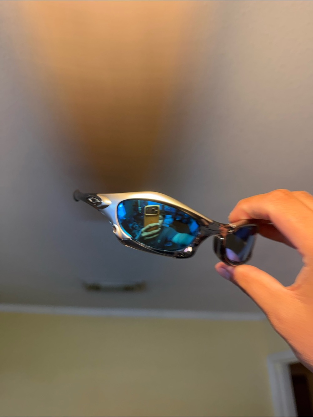 Oakley Men's Sport Sunglasses Silver Frame with Blue Mirrored Lenses Oakleys